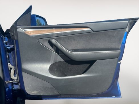 Used 2023 Tesla Model Y Long Range AWD/4WD image 25