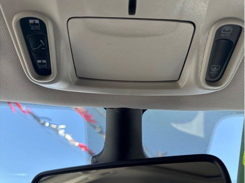 Used 2023 Chrysler Pacifica Limited FWD image 48