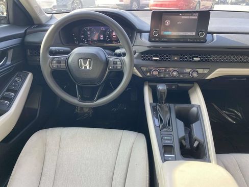 Certified 2025 Honda Accord SE image 9