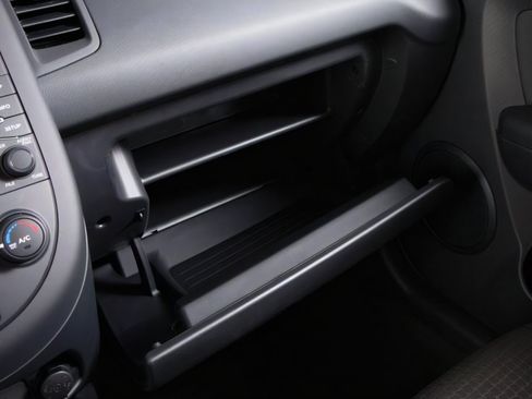 Used 2013 Kia Soul + w/ Audio Pkg FWD image 9