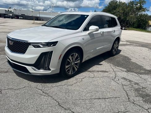 Used 2022 Cadillac XT6 Premium Luxury w/ Technology Package FWD image 7