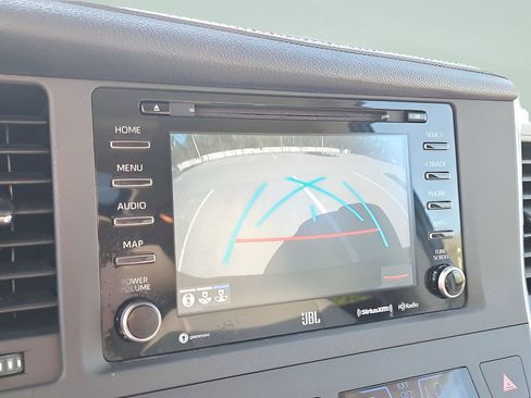 Used 2018 Toyota Sienna Limited Premium w/ Carpet Mat Package image 23