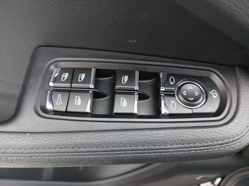 Certified 2022 Porsche Macan AWD/4WD image 30