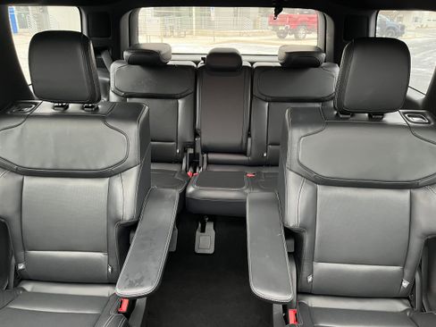 Used 2025 Ford Expedition Platinum w/ Stealth Performance Package image 9