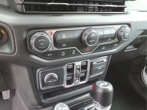 Used 2024 Jeep Wrangler Unlimited Sport AWD/4WD image 27