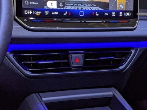 New 2026 Volkswagen Tiguan SE image 17