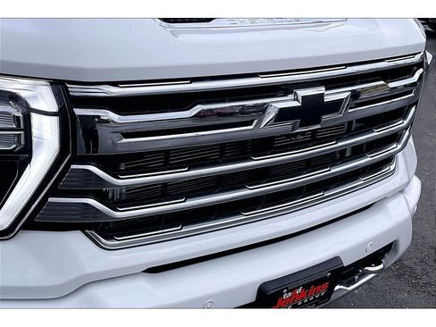 Used 2024 Chevrolet Silverado 3500 High Country w/ Technology Package image 32
