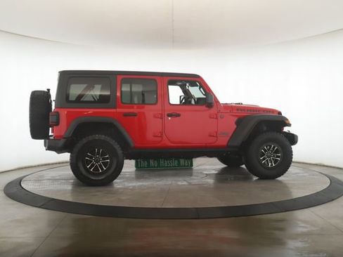 Used 2024 Jeep Wrangler Unlimited Rubicon w/ XTREMEE 35" Tire Package image 3