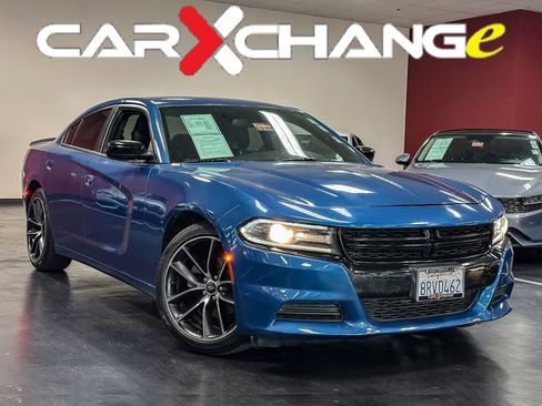 Used 2020 Dodge Charger SXT w/ Blacktop Package RWD image 1