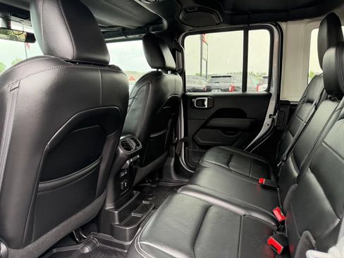 Used 2018 Jeep Wrangler Unlimited Sahara AWD/4WD image 23