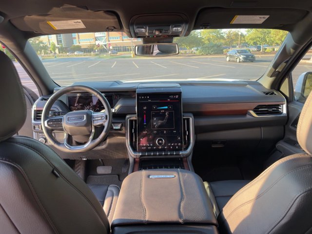 Used 2025 GMC Yukon XL Denali AWD/4WD image 5