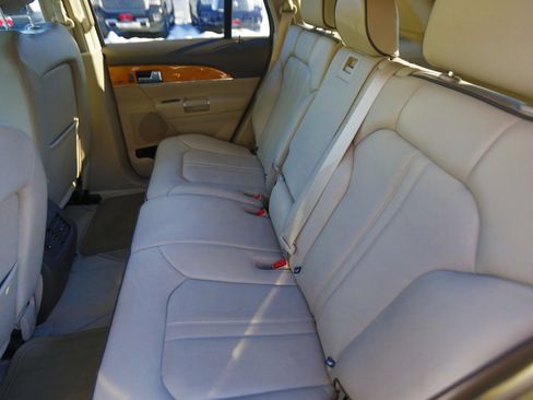 Used 2012 Lincoln MKX FWD image 10