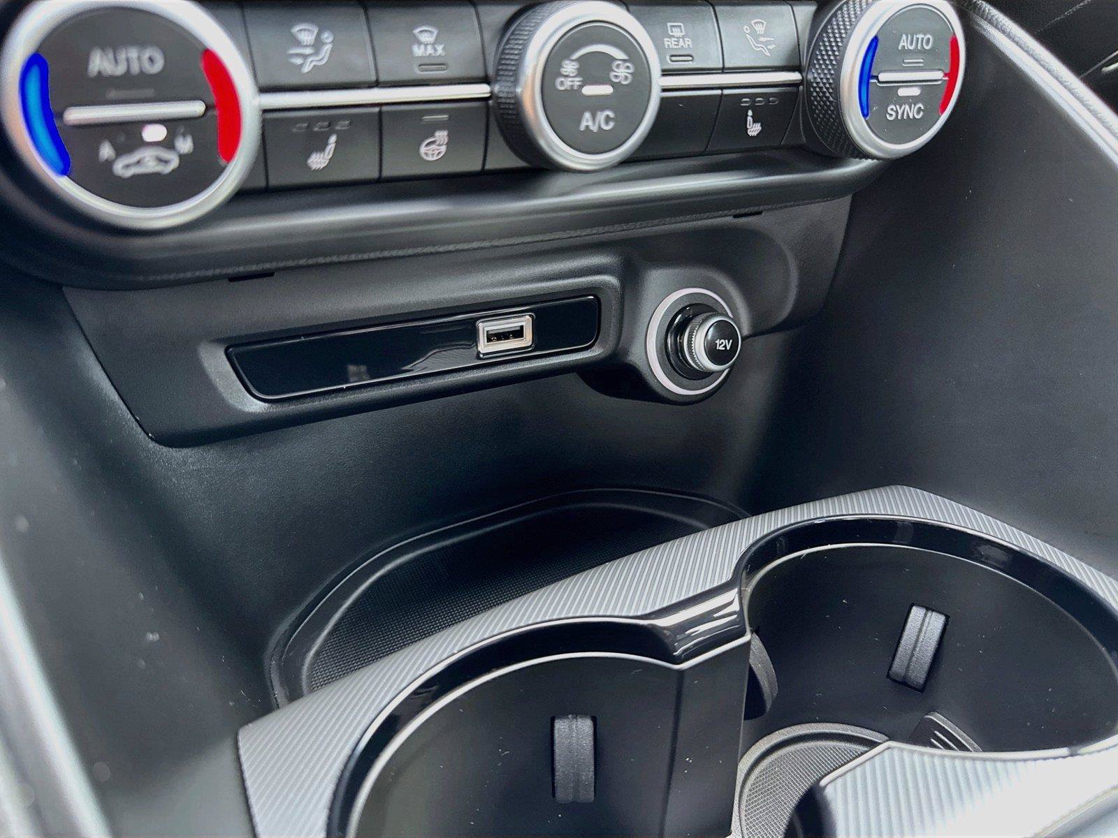 Used 2025 Alfa Romeo Giulia w/ Driving Assist Package RWD image 23