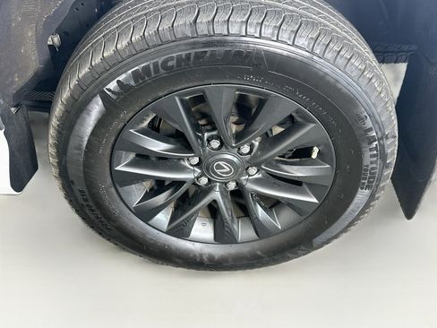Used 2023 Lexus GX 460 Premium w/ Premium Package AWD/4WD image 11
