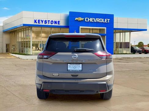 Used 2024 Nissan Rogue SV AWD/4WD image 6