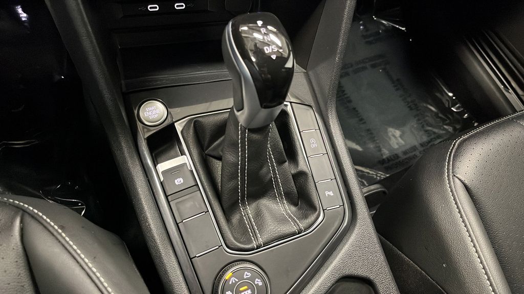 Used 2024 Volkswagen Tiguan SE R-Line AWD/4WD image 19