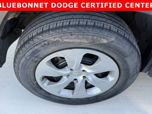 Used 2021 Toyota RAV4 LE FWD image 9