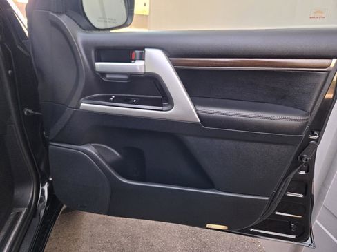 Used 2020 Toyota Land Cruiser Heritage Edition image 65