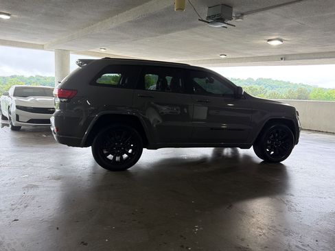 Used 2022 Jeep Grand Cherokee Laredo X RWD image 7