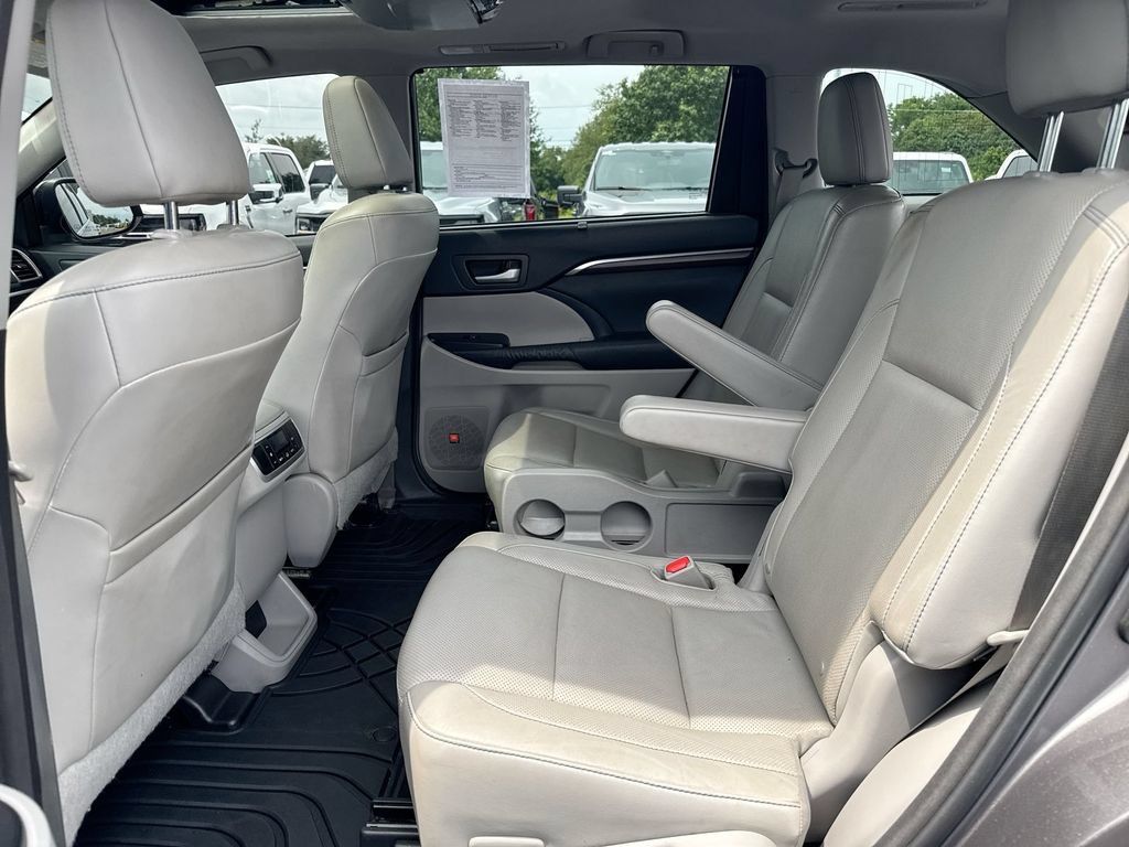 Used 2015 Toyota Highlander Limited AWD/4WD image 24