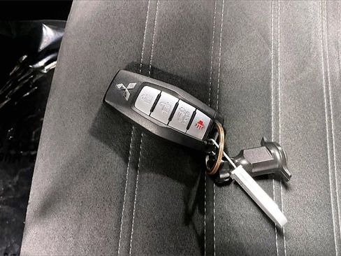 Used 2022 Mitsubishi Outlander SE image 30