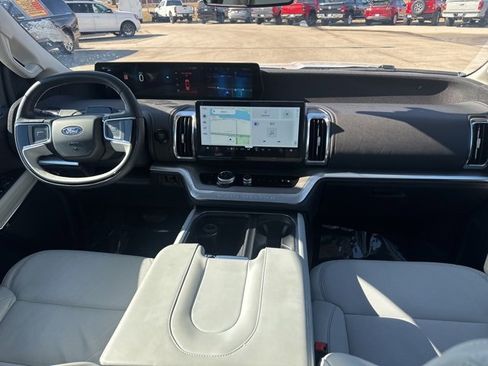 Used 2025 Ford Expedition Max Platinum w/ Driver's Package image 22