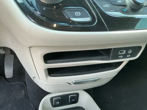 Used 2020 Chrysler Voyager Lxi image 20