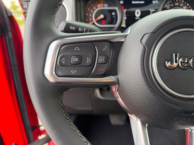 Used 2025 Jeep Wrangler Unlimited Sahara AWD/4WD image 16