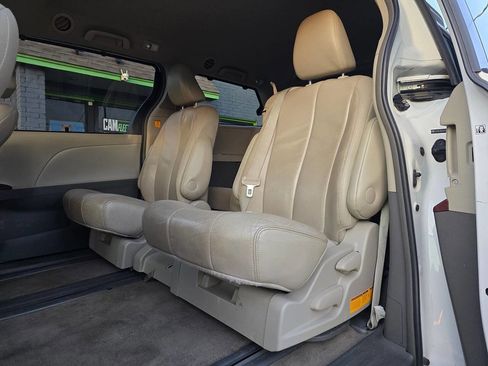 Used 2013 Toyota Sienna XLE image 17