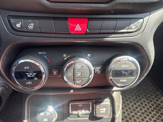 Used 2017 Jeep Renegade Trailhawk w/ Premium Trailhawk Package AWD/4WD image 18