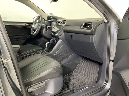 Used 2023 Volkswagen Tiguan SE w/ Panoramic Sunroof Package FWD image 27