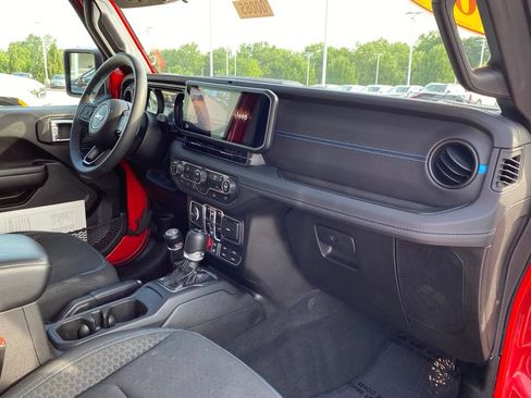 Used 2024 Jeep Wrangler Unlimited Rubicon 4xe AWD/4WD image 32