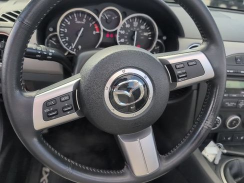 Used 2011 MAZDA MX-5 Miata Grand Touring RWD image 20