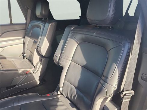 Used 2024 Lincoln Navigator Premiere image 14