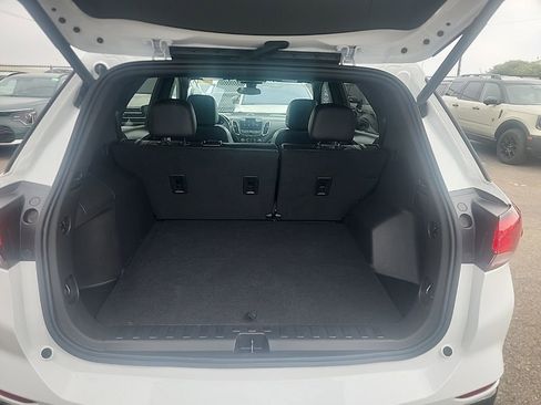 Used 2023 Chevrolet Equinox RS w/ RS Leather Package FWD image 18