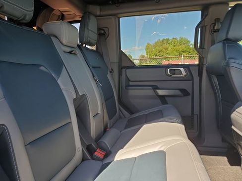New 2024 Ford Bronco Outer Banks w/ Sasquatch Package image 17