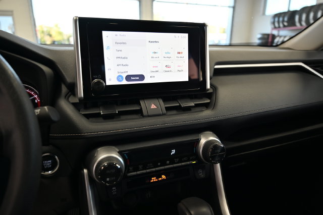 Used 2024 Toyota RAV4 XLE AWD/4WD image 15