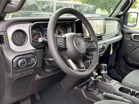 New 2025 Jeep Gladiator Sport image 6