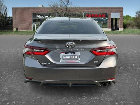 Used 2022 Toyota Camry SE FWD image 3