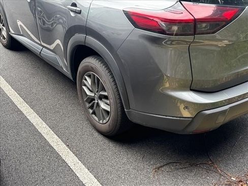 Used 2024 Nissan Rogue S FWD image 20