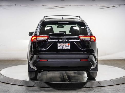 Used 2022 Toyota RAV4 XLE w/ Convenience Package FWD image 3