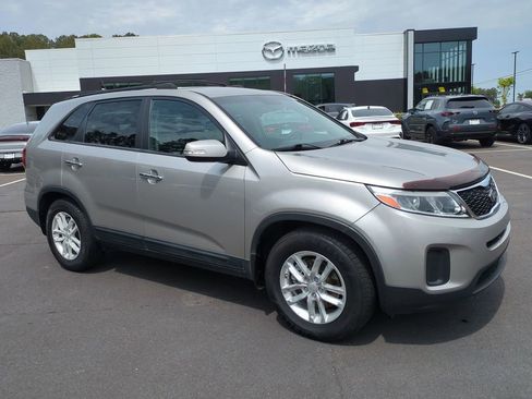 Used 2015 Kia Sorento LX FWD image 2