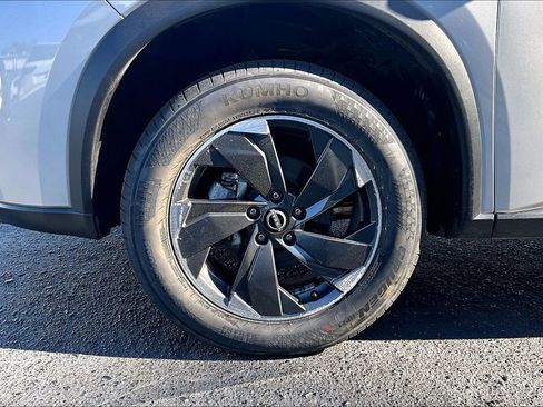 Used 2024 Nissan Rogue SV image 34