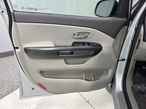 Used 2018 Kia Sedona L FWD image 8