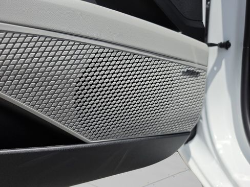 New 2026 Hyundai Elantra Limited FWD image 24