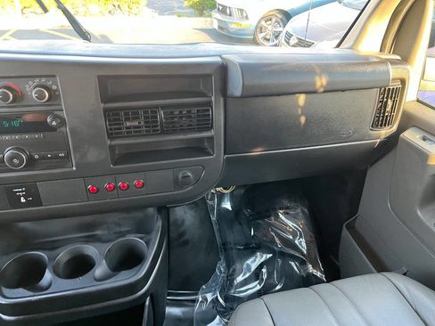 Used 2014 Chevrolet Express 2500 image 35