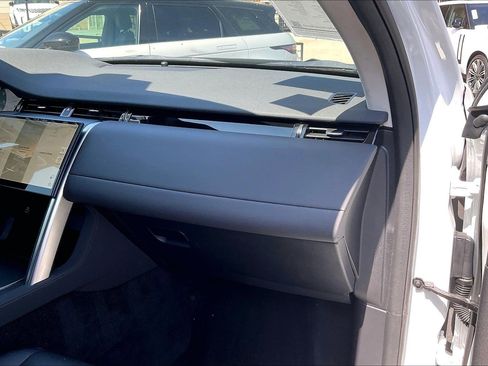 Used 2024 Land Rover Discovery Sport S image 18