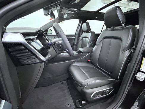 Used 2025 Jeep Wagoneer S Limited image 10