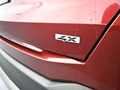 Used 2025 Kia Sorento S image 37