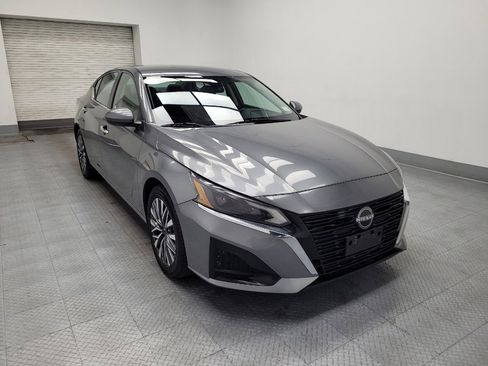 Used 2023 Nissan Altima 2.5 SV image 13
